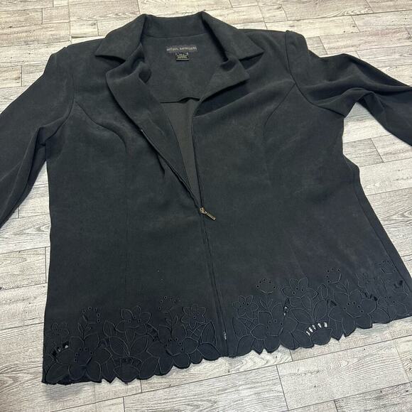Natural Impressions | Embroidered Flower Zipper Blazer | Black | XL - Picture 8 of 10
